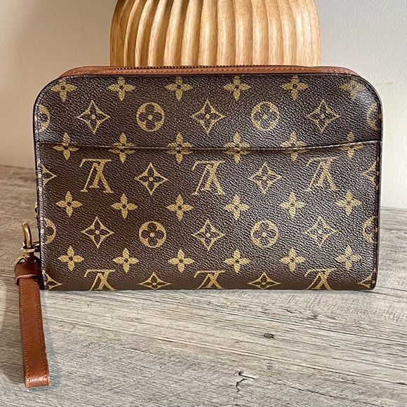 Authentic LOUIS VUITTON Monogram Clutch/ Wristlet - Picture 13 of 16